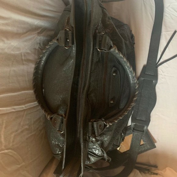 BALENCIAGA 'Velo' Classic Studs GRAY crossbody - Picture 2 of 5